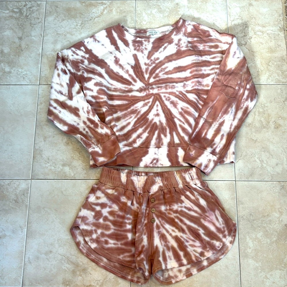 Sweatshirt and short set